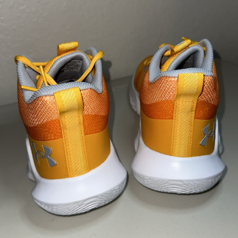 UNDER ARMOUR Flow Breakthru 3 Basketball NEW, very comfy, last one! 3025603-700 - Picture 5 of 8